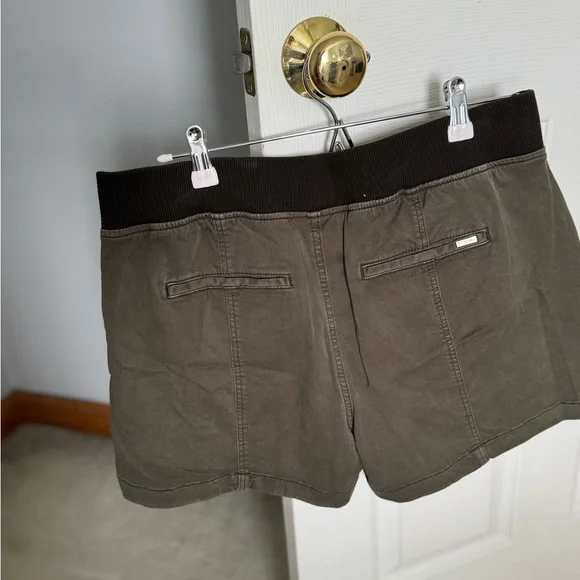White House Black Market Green shorts size 12 - Picture 5 of 11